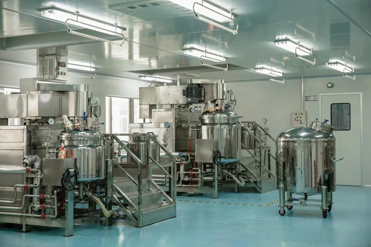 Real Rixin cosmetic mixing or emulsification equipment within the skincare production area